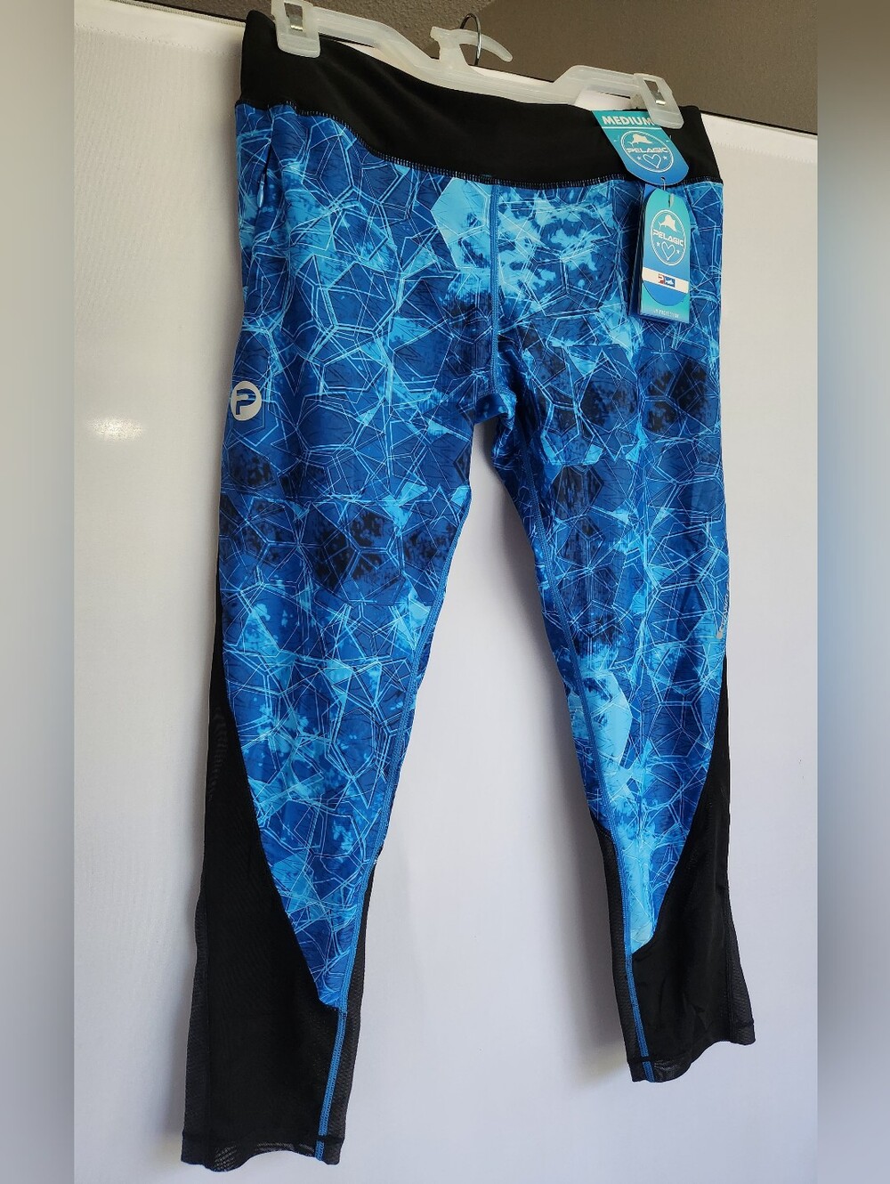 Pelagic Women’s Blue Geometric Ocean Performance Leggings / Capris - Medium NWT